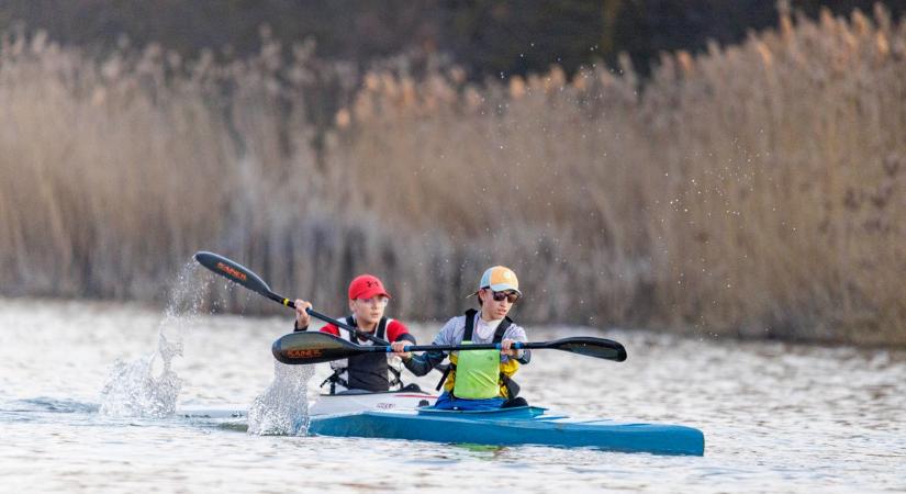 Vízre szálltak a sportolók, felpezsdült a kajakos élet Siófokon