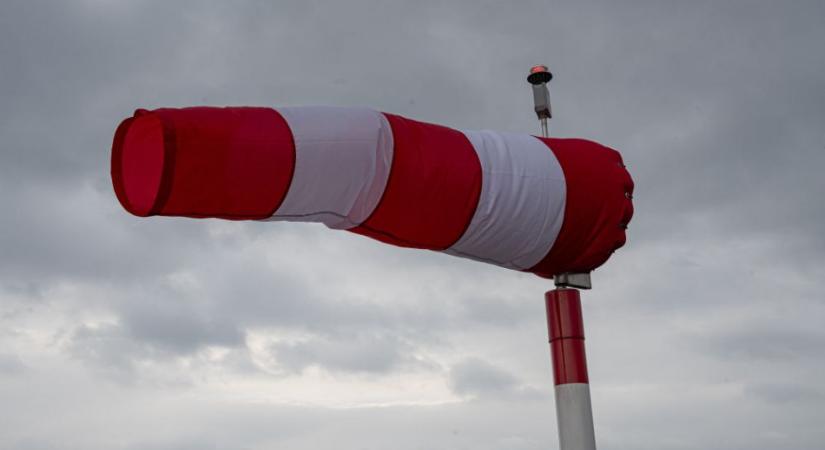 A nap folyamán Nyugat-Szlovákiában és a hegyekben erős szél várható
