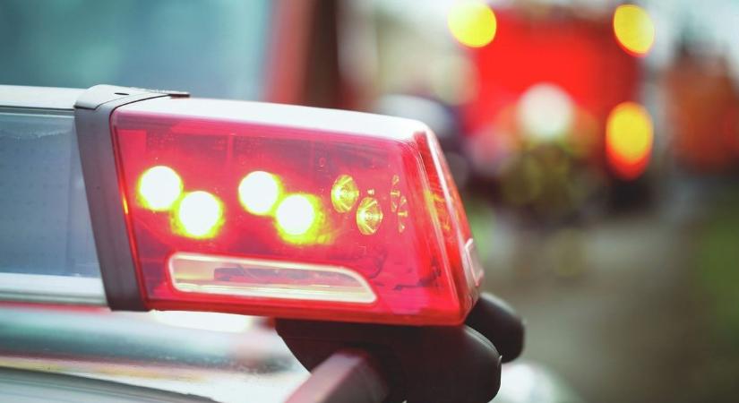 Lesodródott az úttestről, majd tetejére borult egy autó Nagykőrösnél