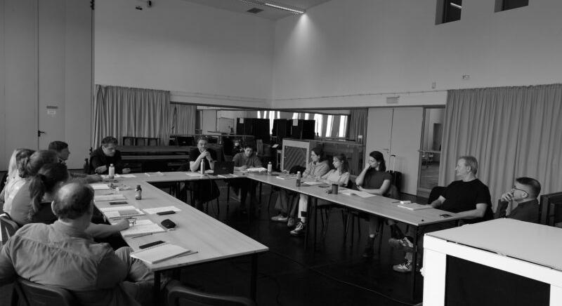 Pillantás a hídról – Ujj Mészáros Károly Tatabányán rendez