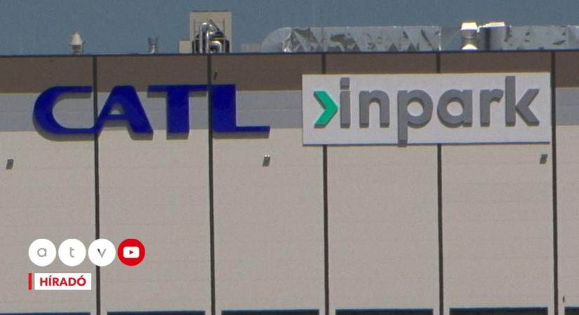 Baleset történt a debreceni akkumulátorgyár építkezésén: legalább 3 métert zuhanhatott egy munkás