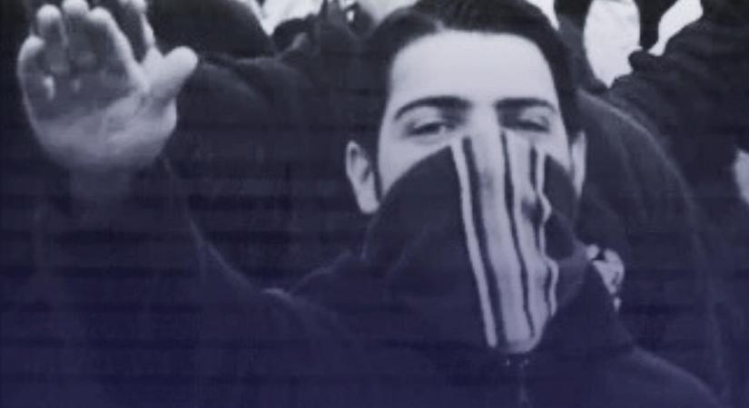 Náci karlendítéssel integet a Tisza sajtófőnöke - fotó