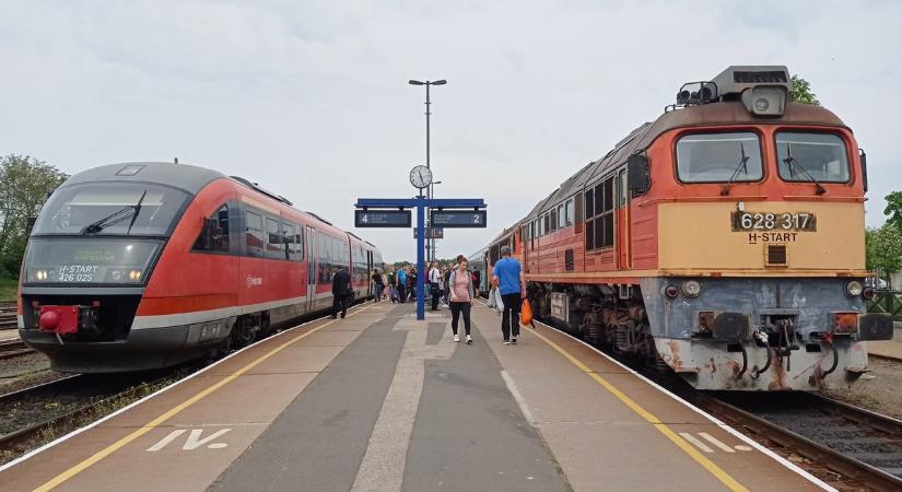 Vonattal utazna az ünnepkor? – ezt tudnia kell!
