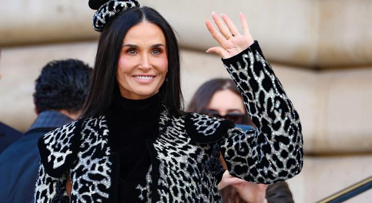 Demi Moore extrém magas sliccelésű ruhája felrobbantotta a netet