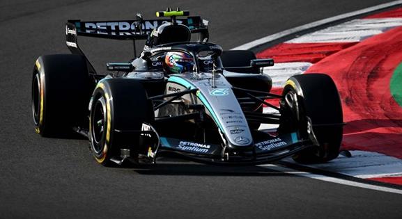 Antonelli indul a Kínai Nagydíj futamán az élről, mögötte Russel és Hamilton