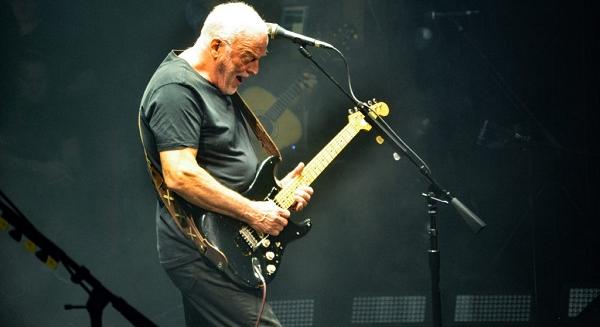 Rekordösszegért árverezték el David Gilmour ikonikus gitárját