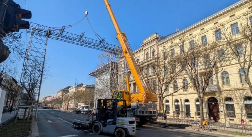 Robot Magyar Péter mozgósít telefonon a vasárnapi Nemzeti Menetre