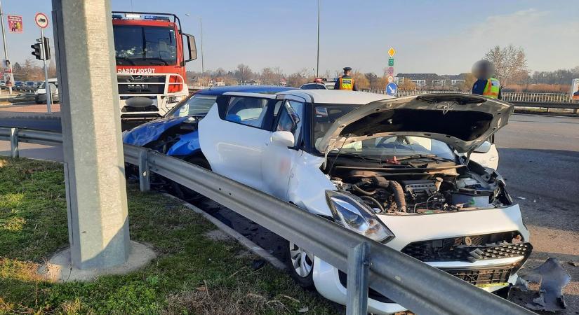 Totálkárosra törtek az autók Nyíregyházán, sérültek is vannak (fotókkal)