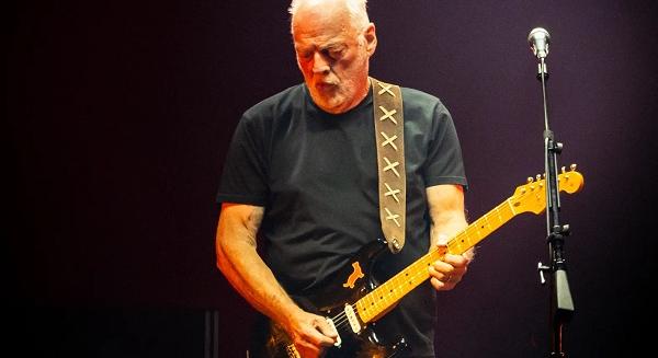 Hatalmas összegért árverezték el David Gilmour ikonikus gitárját