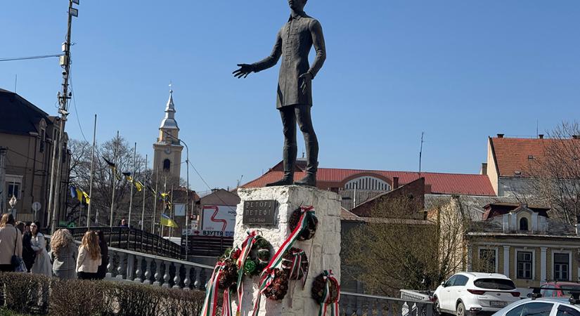 Ünnepi megemlékezést tartottak Beregszászban március 15. alkalmából