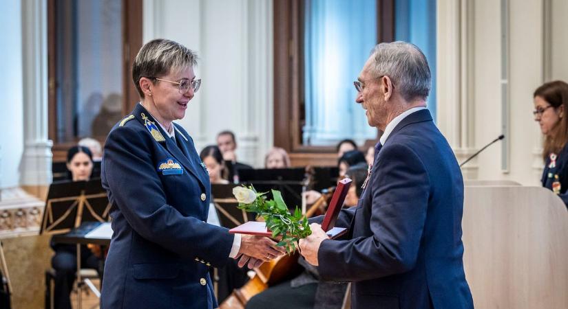 Rangos állami kitüntetés a Csongrád-Csanád vármegyei kapitányság ezredesének