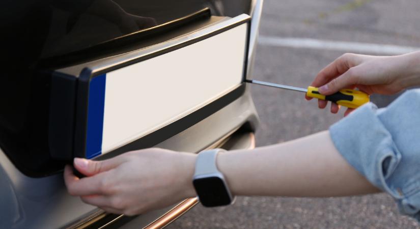 Neten vásárolt norvég rendszámot rakott egy Svájcból lopott lengyel autóra egy debreceni férfi