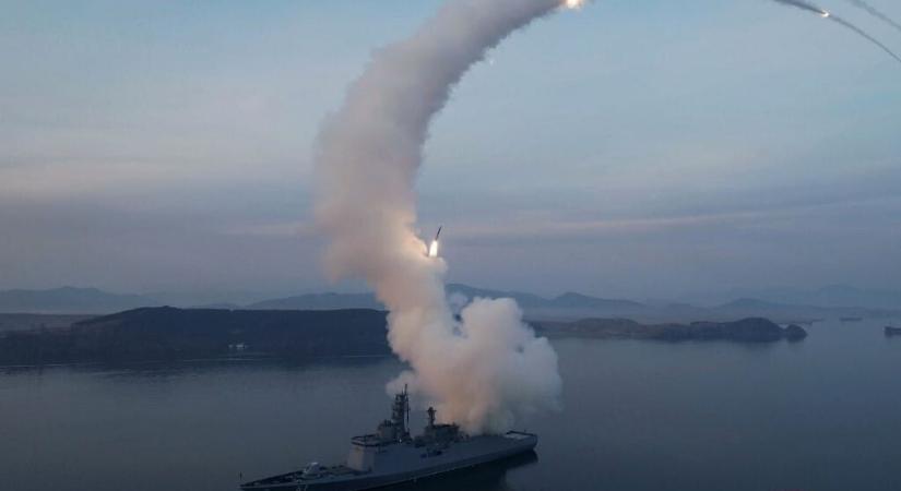 Észak-Korea rakétákat lőtt ki, Dél-Korea közben gyakorlatozik