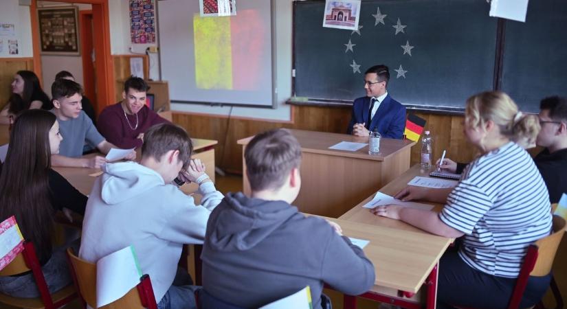 Európa-nap: nagyobb közösségi aktivitásra buzdították a fiatalokat Barcson