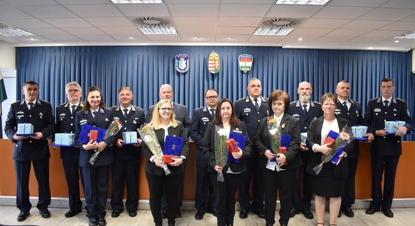 Elismeréseket kaptak a Békés vármegyei rendőrök március 15. alkalmából