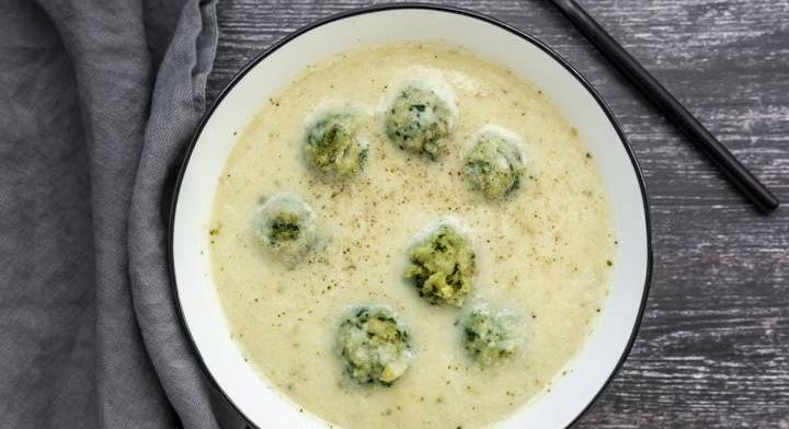 Karalábé-krémleves spenótgombóccal: ínycsiklandó tavaszi recept