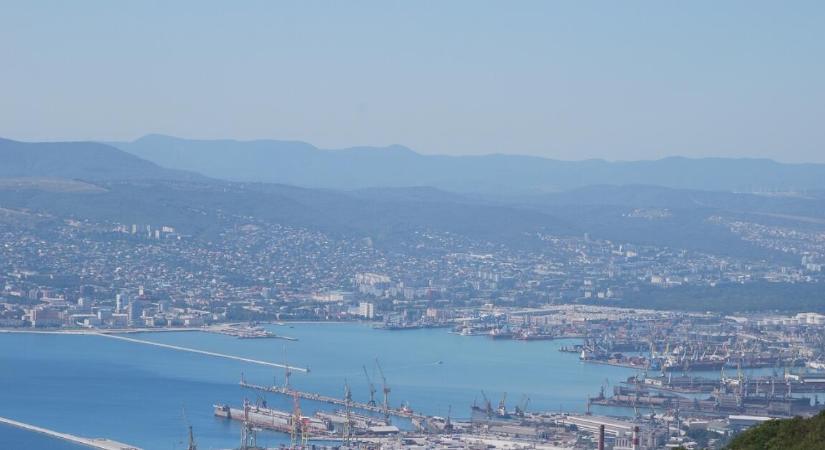 Görög hajó sérült meg „ismeretlen tárgytól” az orosz olajkikötő előtt