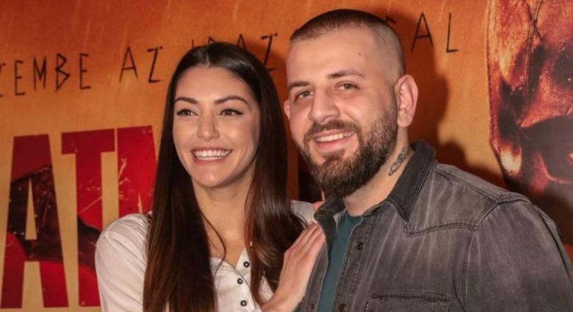 Kulcsár Edina és G.w.M. másfél éves fia koronával a fején: Dion kis herceg a fotón