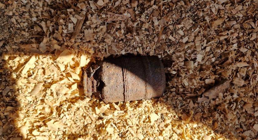 Hargita megye: osztrák–magyar kézigránát bukkant elő kerti munka közben