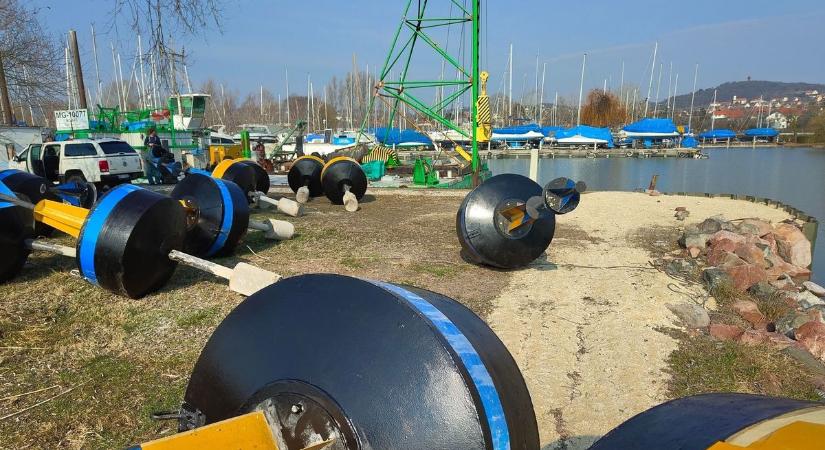 Hajósok, figyelem! Így készül a Balaton a nyári szezonra