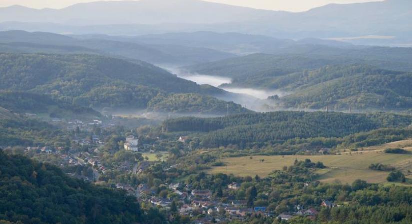 Sivatagi tájnak tűnik ez a magyar vidék: ipari működés formálta