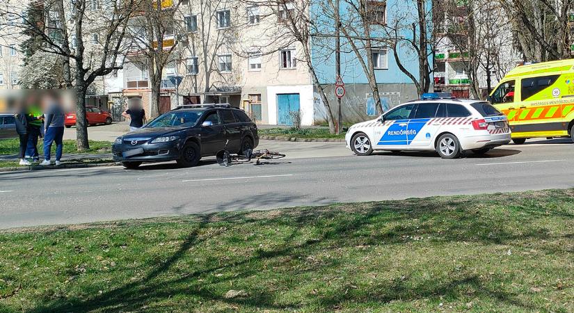 Egy személygépkocsi elsodort egy kerékpárost Békéscsabán
