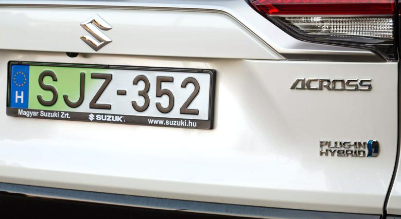 Így és ennyiért lesz fehér rendszámos a tölthető hibrided decemberre