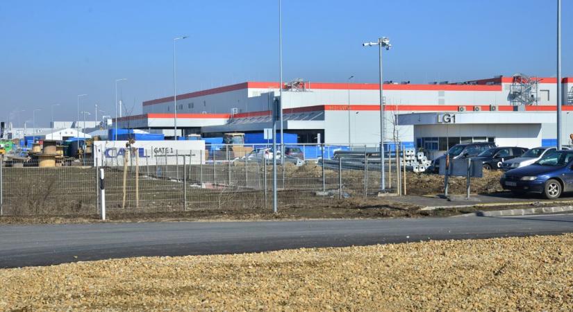 Súlyos baleset történt a debreceni akkumulátorgyár építkezésén