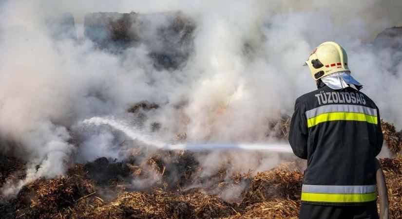 Pszichiátriai kezelés alatt álló férfi gyújtotta fel a szalmabálát