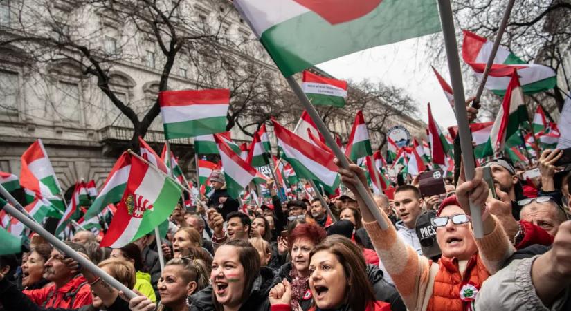 Szabó Andrea: A márciusi 15-i meneteknek kiemelt szerepük lehet abban, végül hova húzzák az ikszet a bizonytalanok