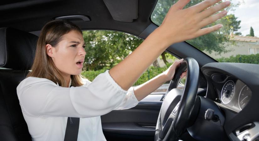 Minden sofőr mumusa ez a szituáció: te tudod a helyes sorrendet vagy elbuknál a KRESZ-vizsgán?