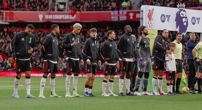 Országot válthat a Liverpool világsztárja, kivásárolják a szerződéséből