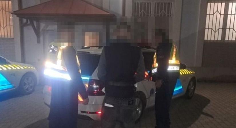 Az alsónadrágjából vették ki a rendőrök a fehér port, a folytatás is izgalmas volt