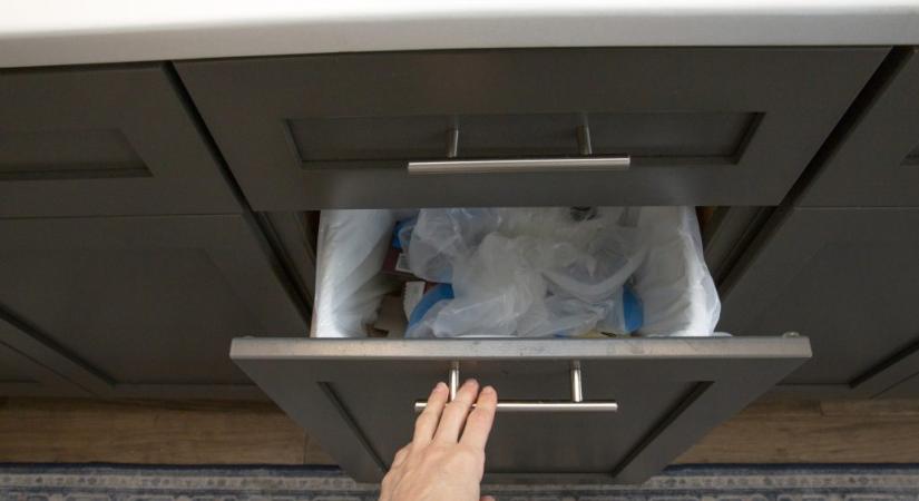 1,4 millió forintot rejtett a kukába a balatoni nyaralójában, de nem bizonyult a legjobb ötletnek