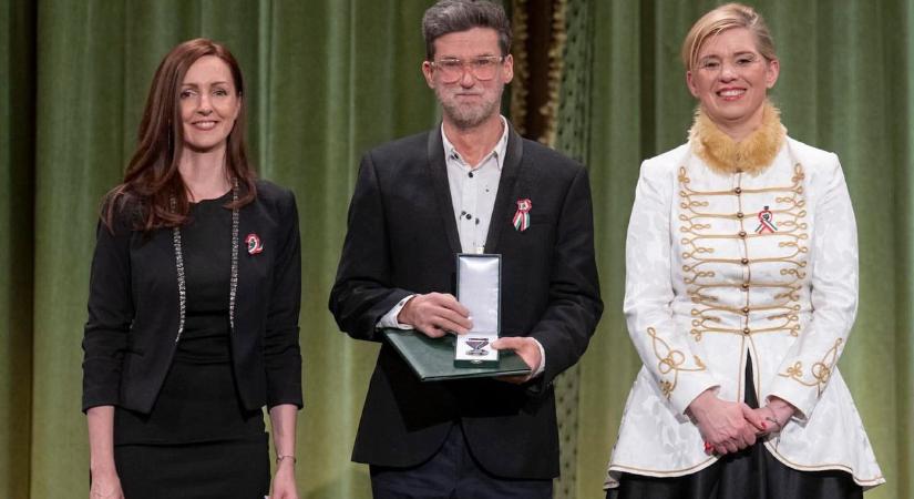 Magyar Ezüst Érdemkeresztet kapott Váradi Szabolcs dramaturg