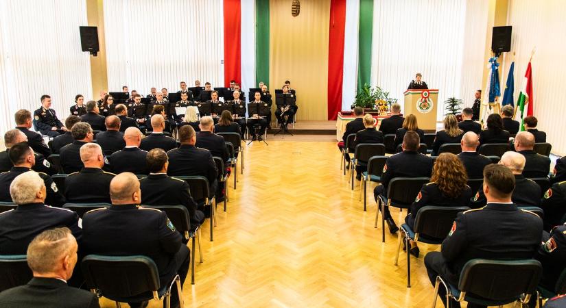 Elismerést kaptak a zalai tűzoltók: előléptetések a Belügyminisztériumban