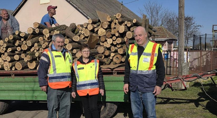 Polgárőrök segítenek eljuttatni a tűzifát a rászorulókhoz