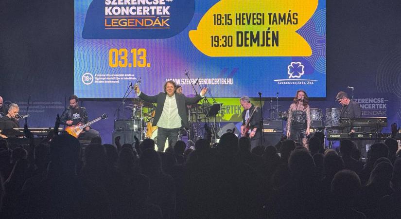 Hevesi Tamásnak már volt ötöse a lottón, most a Szerencsekoncerten zenélt – fotókkal, videóval