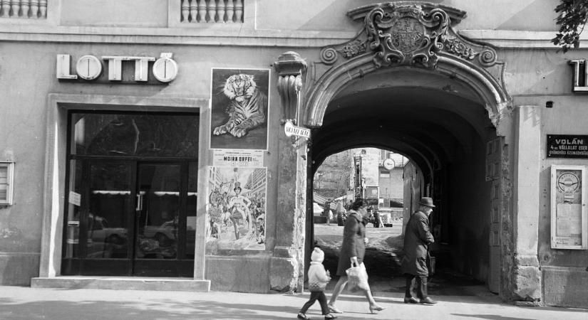 Ön mit szólna, ha nyerne egy „Tetőtől talpig felöltözhet” utalványt? – Ilyen volt a lottó hőskora Hevesben