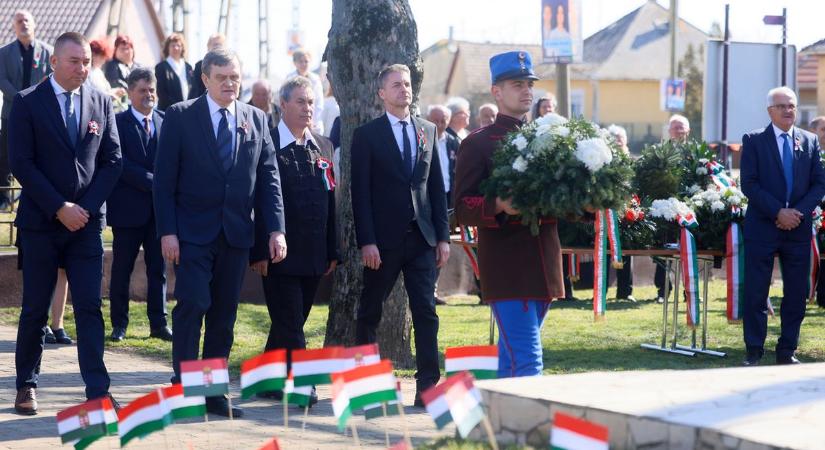 Megemlékezés Nyírvasváriban: ma sem engedhetünk a negyvennyolcból (fotók, videók)