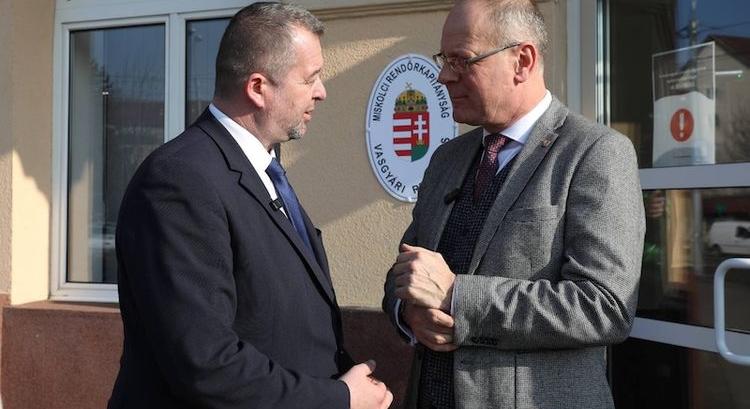 KITEKINTŐ – Óvóhelyekről, törvénysértő kampányról és indulatos fórumról írtak vidéken