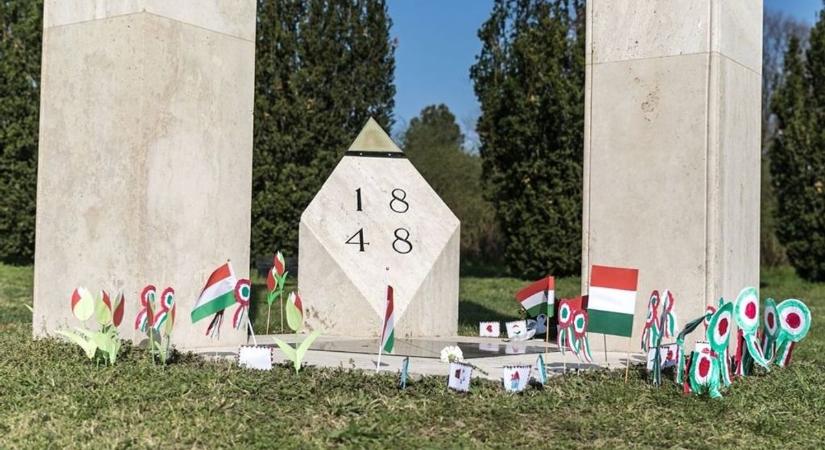 Március 15: ünnepi műsor és koszorúzás lesz Dunaújvárosban