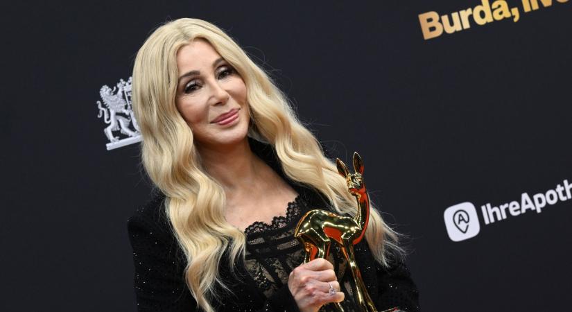 Megházasodót Cher fia, de megindultak a pletykák az énekesnő kapcsolatáról is