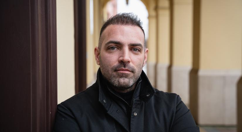 Tárkányi Zsoltot most az inge miatt szélsőjobbosozza a kormánymédia, de szerinte „természetesen nem” olyan ing van rajta, mint amit írtak