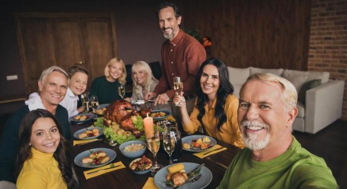 Az asztal körül íródó sorsok: A közös étkezés elfeledett mágiája