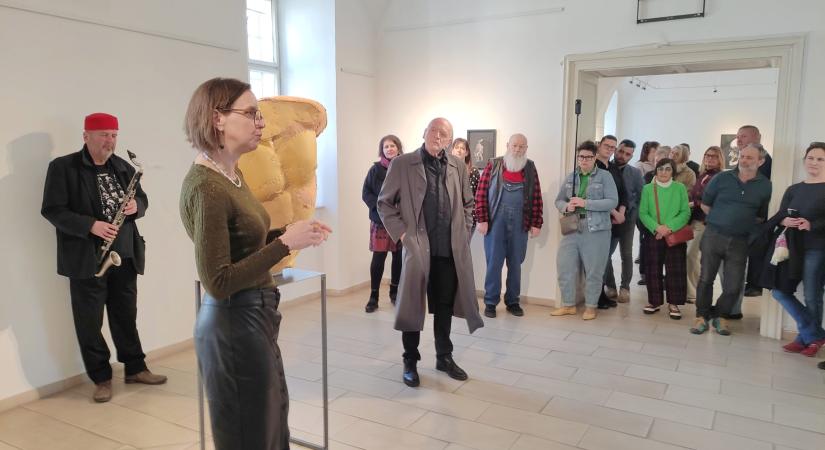 Meghökkentő: sétálva, beszélgetve nyilt tárlat Vásárhelyen