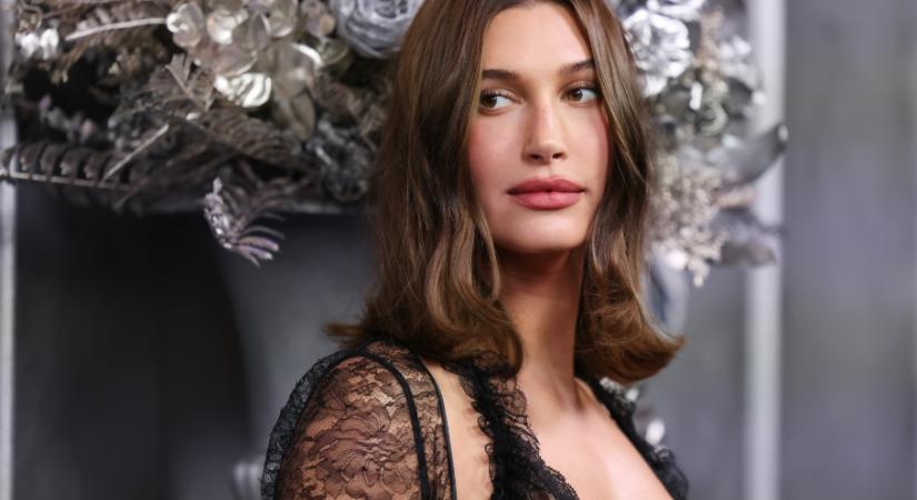 Nála már nyár van! Hailey Bieber bikinis fotójáról beszél most mindenki