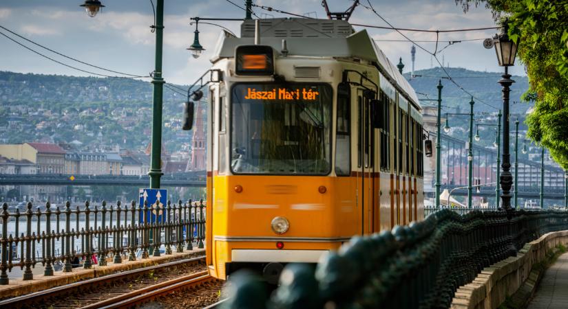 Váratlan hiba bénította meg a budapesti közlekedést: rengetegen ragadtak a megállókban, jobb, ha te is más útvonalat választasz