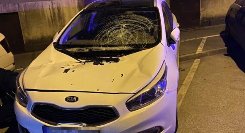 Kiesett egy 24 éves férfi az ablakból a budapesti Vörösmarty utcában