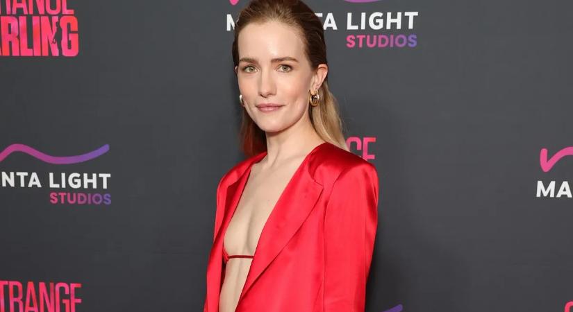 Dekoltázs és dominancia – Willa Fitzgerald hengerel a képeivel